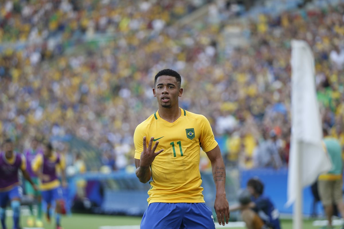 Gabriel Jesus celebra el segundo gol de Brasil contra Honduras. (Foto Prensa Libre: AP)