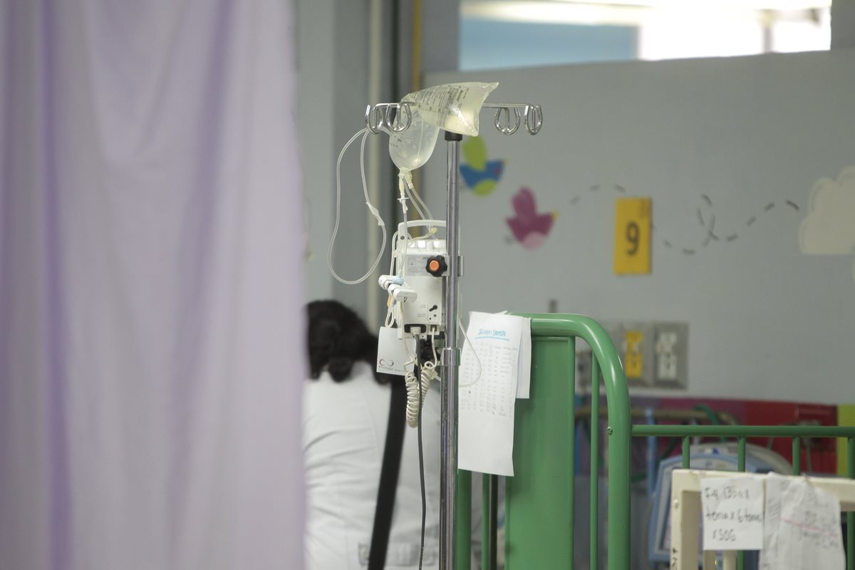 Área de pediatría del Hospital San Juan de Dios, donde no se ingresó al bebé de dos meses por falta de ventiladores. (Foto Prensa Libre: Hemeroteca PL)