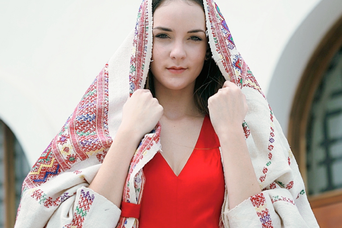 Uno de los diseños basados en trajes regionales, que se podrán admirar en el desfile, el 7 de mayo. (Foto Prensa Libre: Brenda Martínez)