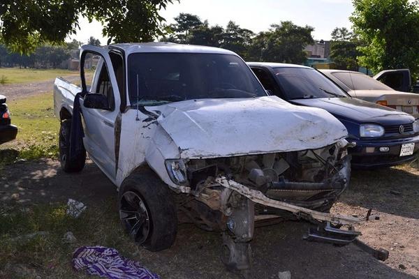 Picop en el que viajaban los seis  jóvenes que se accidentaron en Asunción Mita. (Foto Prensa Libre: Óscar González)<br _mce_bogus="1"/>
