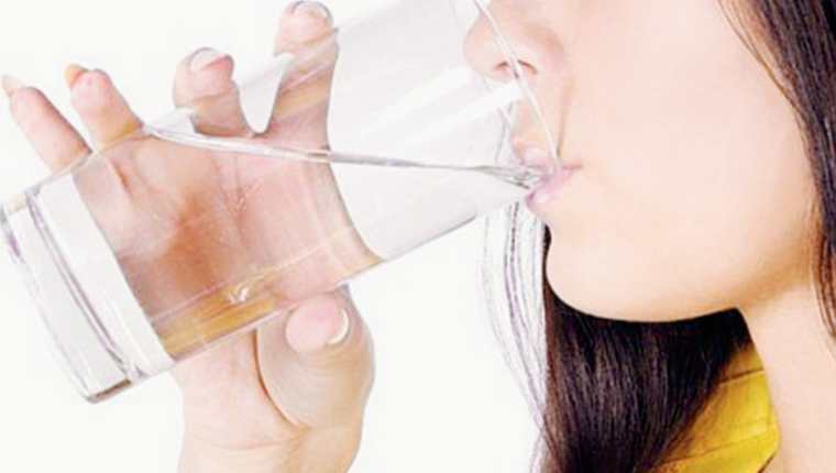 Tomar suficiente agua ayuda a la salud renal. (Foto Prensa Libre: Hemeroteca PL)