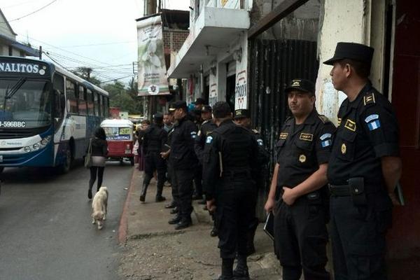 Fuerte dispositivo de seguridad en Canalitos, zona 24. (Foto Prensa Libre: Estuardo Paredes)