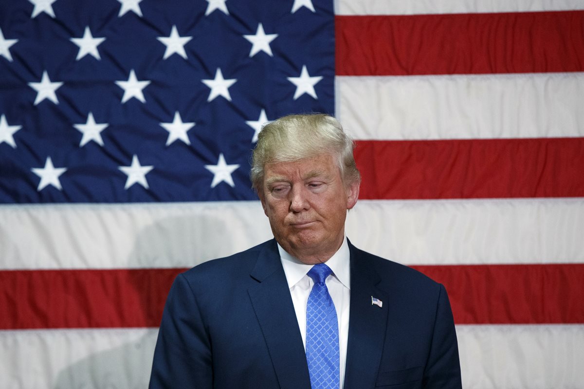 El republicano Donald Trump ha tenido que pedir disculpas el viernes por el lenguaje vulgar en el que se refirió a las mujeres en el 2005. (Foto Prensa Libre: AP).