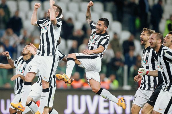 A pesar del triunfo de ayer, la Juventus deberá esperar el resultado del sábado para celebrar el título. (Foto Prensa Libre: AFP).