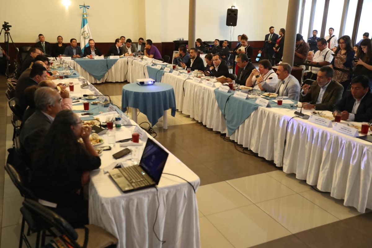 La instancia de Jefes de Bloques discuten si la reforma a la Ley en Materia de Antejuicios se debe agendar en tercer debate este martes. (Foto Prensa Libre: Esbin García)