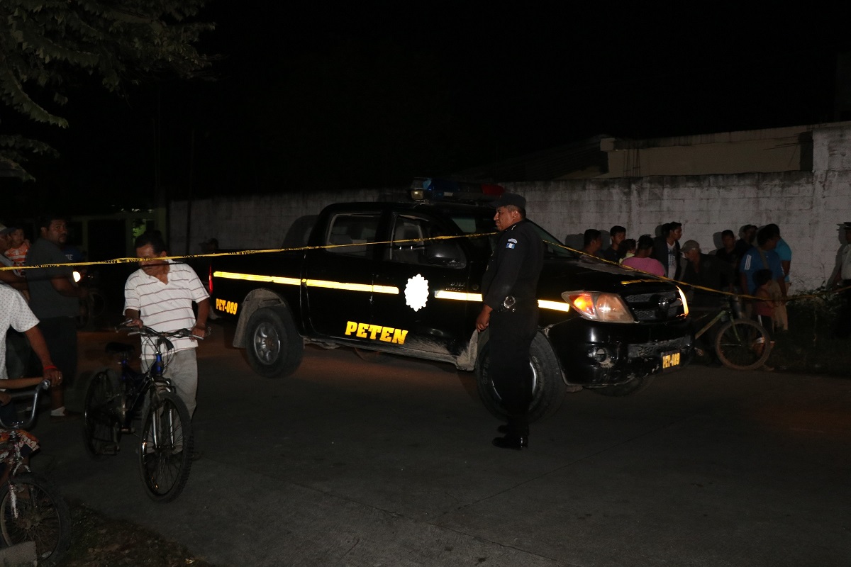 Vecinos del lugar indicaron que el sector donde ocurrió el ataque es peligroso. (Foto Prensa Libre: Rigoberto Escobar)
