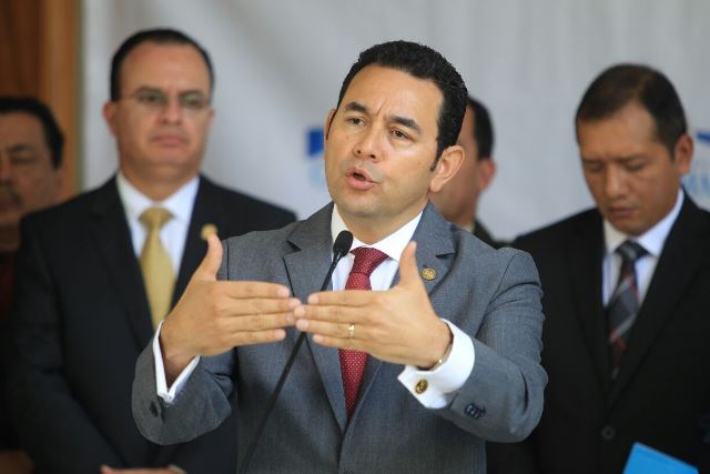 Durante una conferencia de prensa el presidente Jimmy Morales anunció su visita a EE.UU. (Foto Prensa Libre: Esbín García)