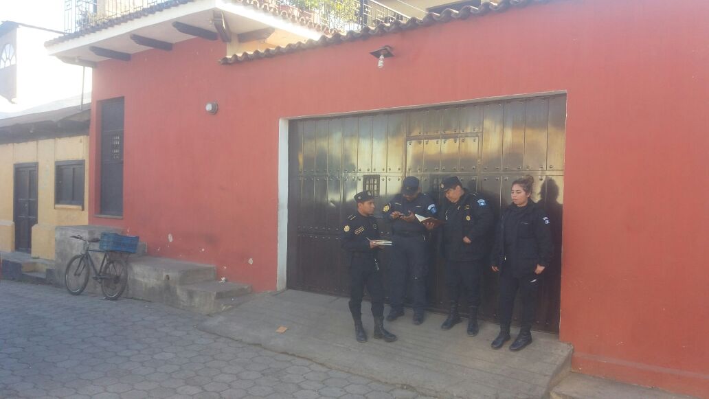 Peritos del MP coordinan allanamientos en Sacatepéquez, por empresa de café que es investigada. (Foto Prensa Libre: Renato Melgar)