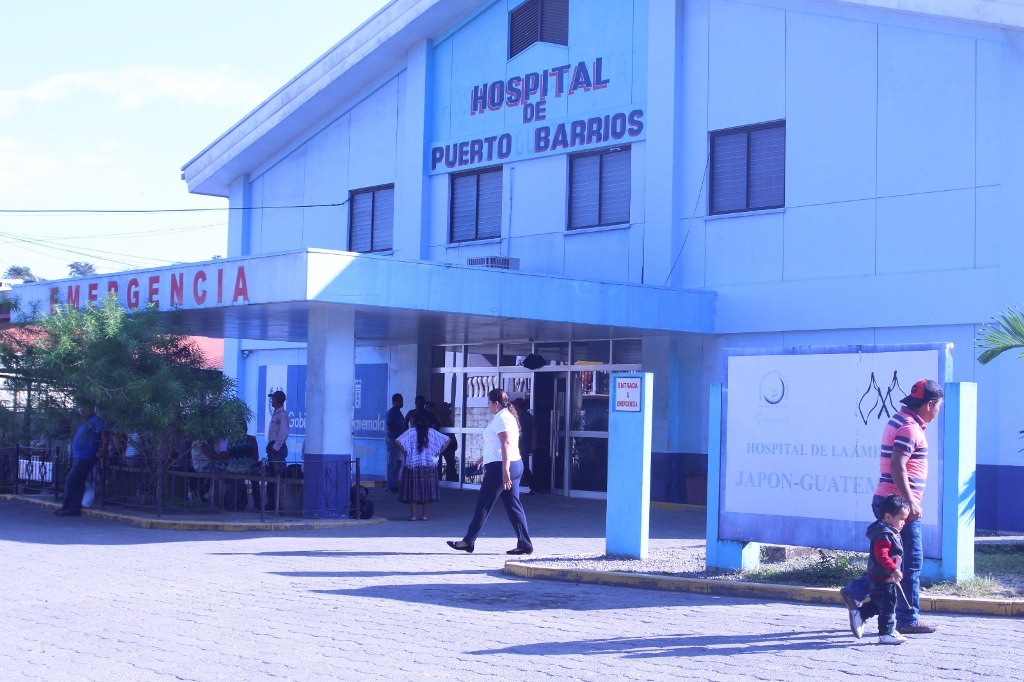 Hospital Nacional de Puerto Barrios, a donde fueron trasladados los tres sindicados. (Foto Prensa Libre: Dony Stewart).