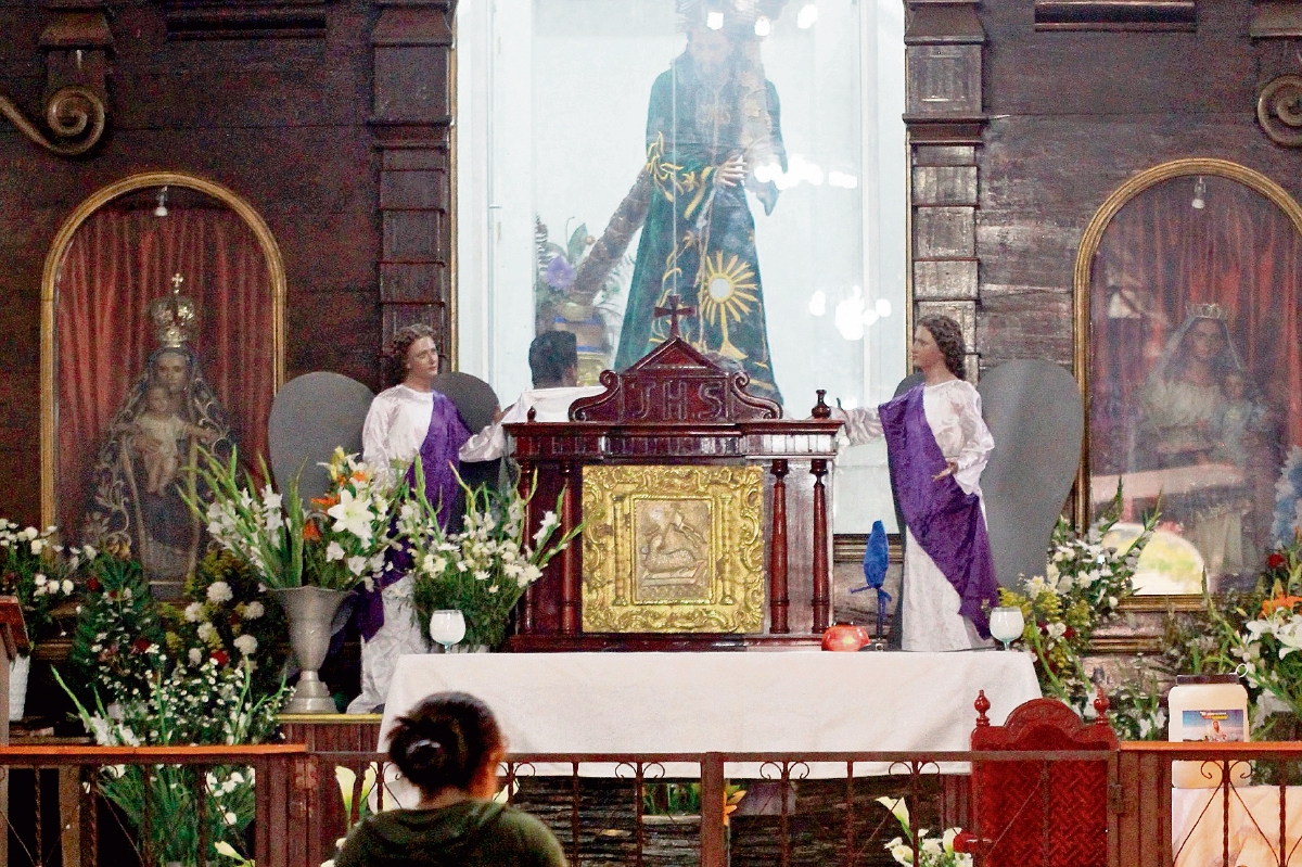 Feligreses de Guatemala  y del sur de México visitan imagen del Nazareno de Santa Ana Huista, Huehuetenango. (Foto Prensa Libre: Mike Castillo)