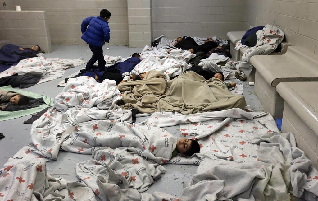 Niños detenidos en EE. UU. son llevados a un albergue mientras se resuelve su situación migratoria, de estadía o retorno a su país de origen. (Foto Prensa Libre: Hemeroteca PL)