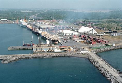 El estudio refiere que puertos de Centroamérica y México, podrían concentrar el manejo de carga. (Foto Prensa Libre: Hemeroteca PL)
