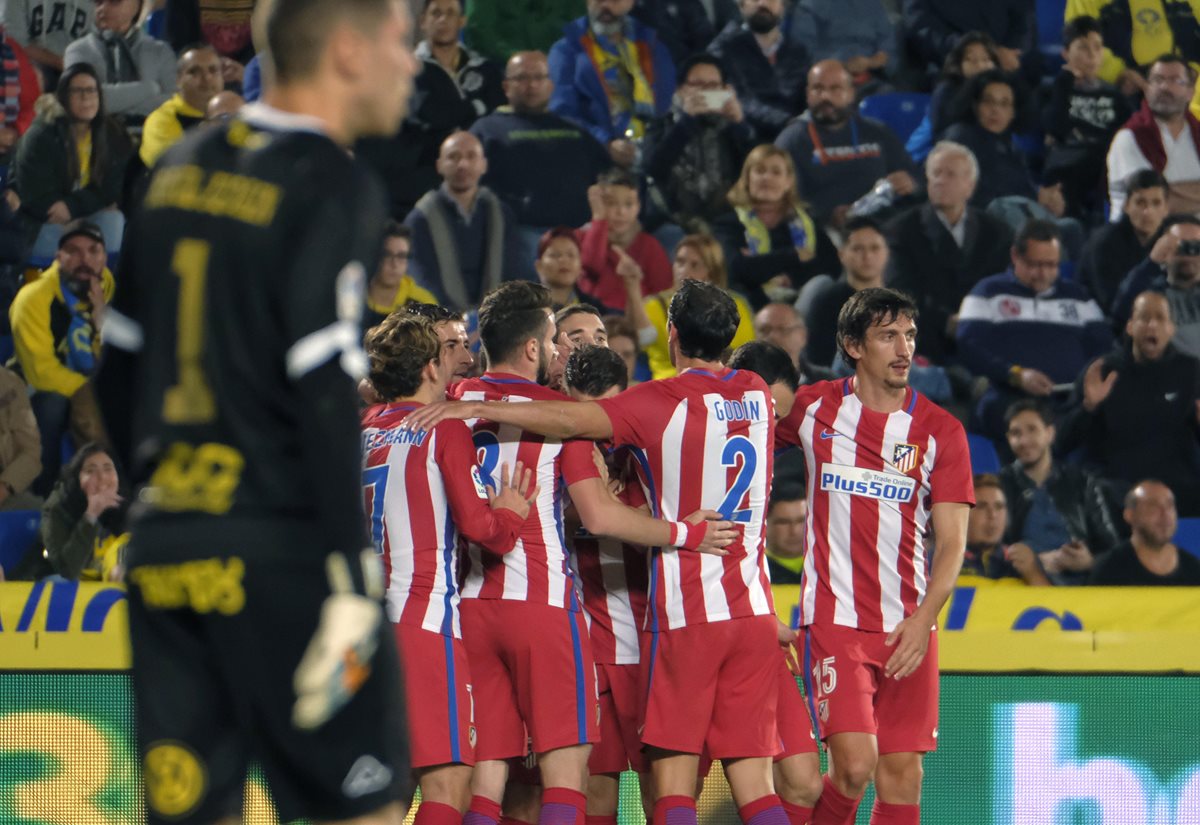 El Atlético de Madrid venció a Las Palmas (0-2) y allanó su pase a los cuartos de final de la Copa del Rey del futbol español (Foto Prensa Libre: EFE)