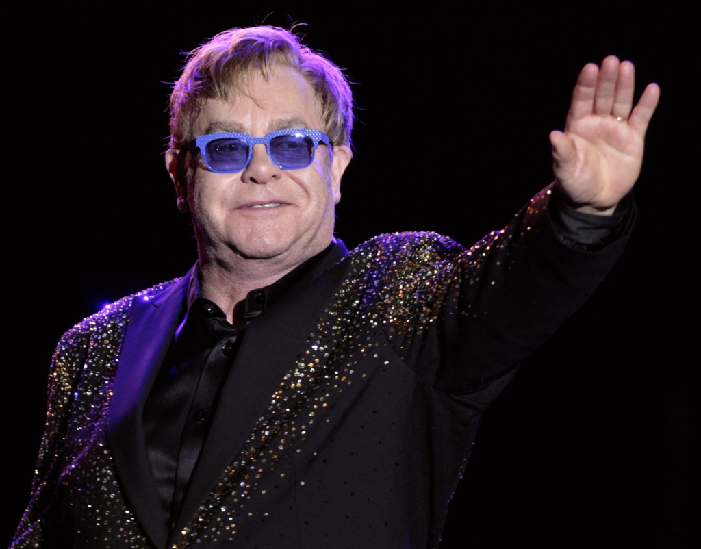 El cantante británico Elton John participará en evento deportivo. (Foto Prensa Libre: EFE)
