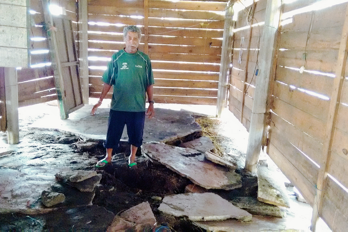 Una de las viviendas dañadas por el fuerte oleaje en Chiquimulilla, Santa Rosa. (Foto Prensa Libre: Oswaldo Cardona)