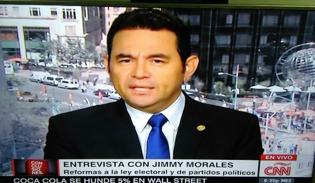 Jimmy Morales durante la entrevista transmitida en el programa Conclusiones. (Foto Prensa Libre: Mynor Toc)