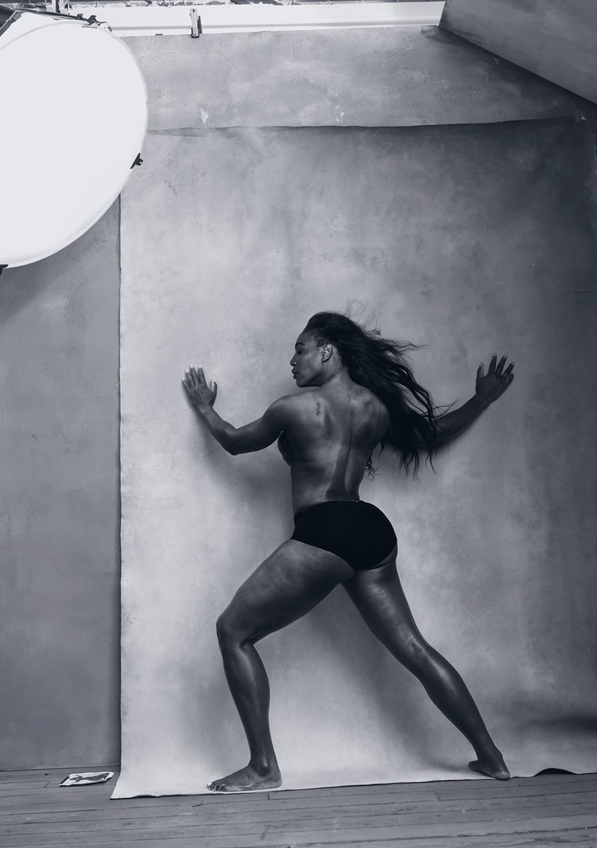 Serena Williams es una de las modelos que aparece en el calendario 2016 de Pirelli. (Foto Prensa Libre: EFE)