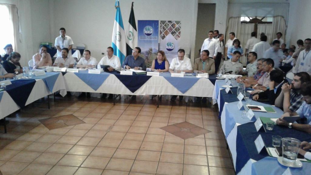 Vista de la reunión entre gobernadores y el presidente Jimmy Morales. (Foto Prensa Libre: Melvin Popá).