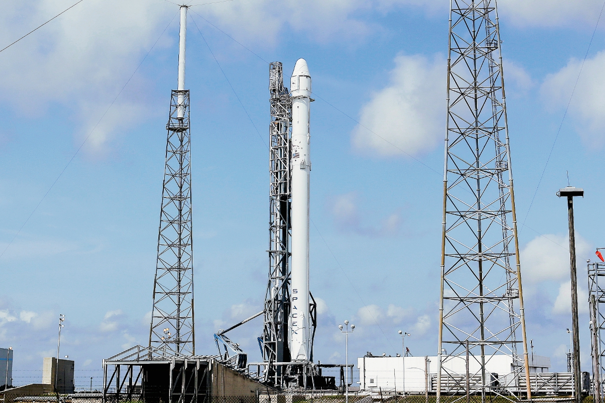 Plataforma de lanzamiento de la cápsula Dragon de SpaceX (Foto Prensa Libre:AP)