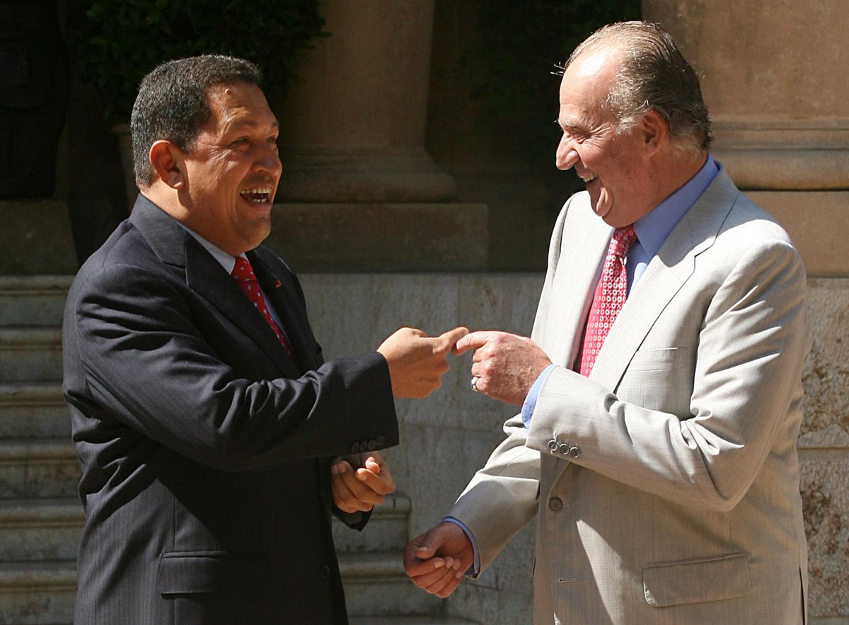 El incidente de Chile entre Hugo Chávez y el rey Juan Carlos quedó en el olvido tras reunirse el 25 de julio de 2008. (Foto: AFP)