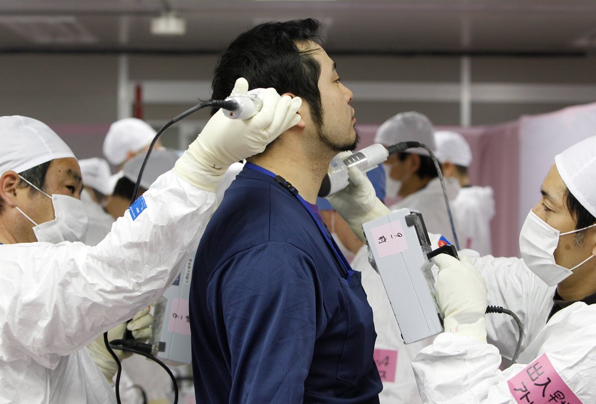 El gobierno ha evaluado a unos 300 mil jovenes menores de 18 años que vivían en Fukushima. (Foto Prensa Libre: AFP).