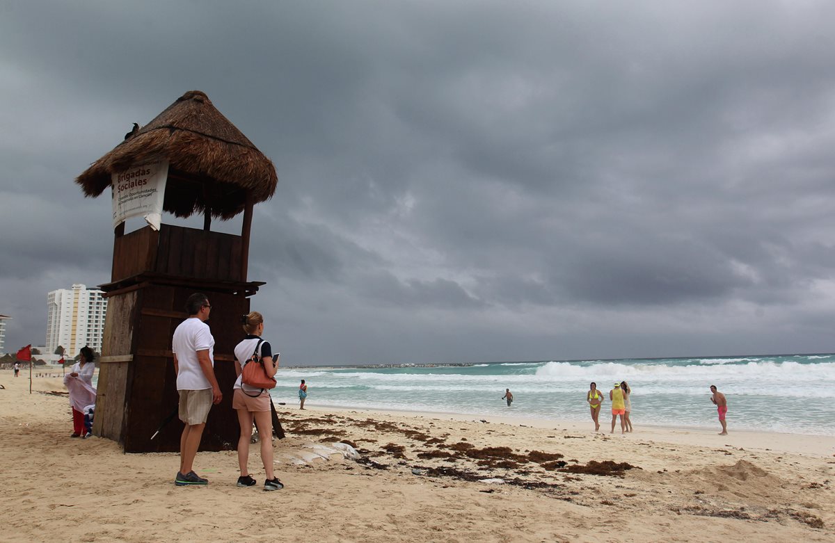 Cindy también amenaza a regiones como Cancún, México. (Foto: Prensa Libre EFE)