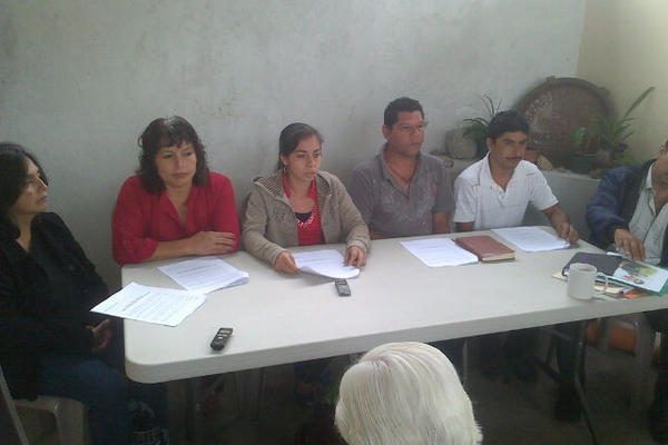 Comunitarios llaman a continuar el diálogo. (Foto Prensa Libre: Carlos Álvarez)<br _mce_bogus="1"/>