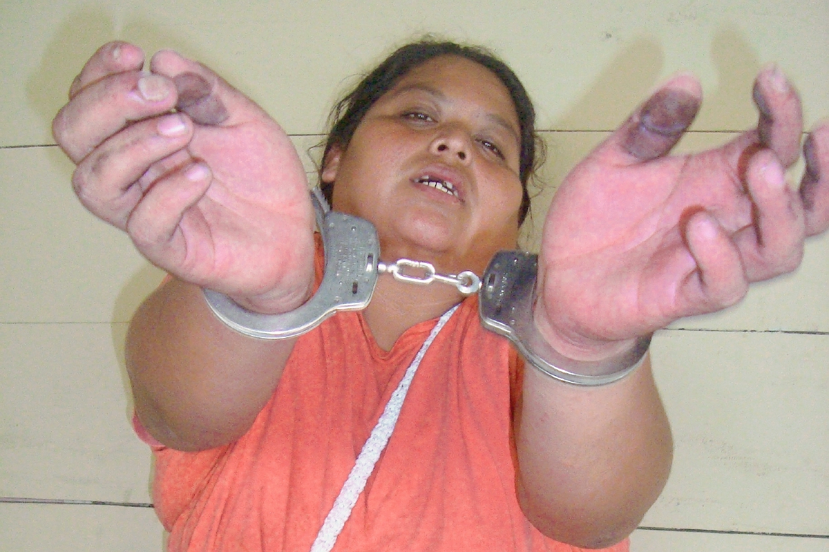 Brenda Elsira  Espital Siguán fue capturada por la PNC cuando fue entregada por pobladores de Santa Lucía Cotzumalguapa, Escuintla, por intentar robar un niño. (Foto Prensa Libre: PNC)