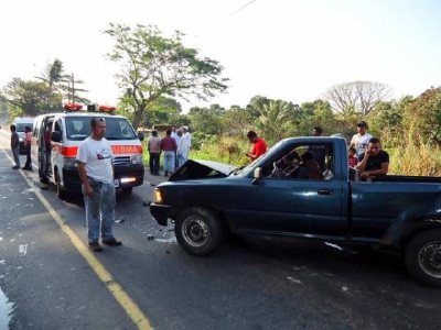 Bomberos Voluntarios reportaron que 15 personas murieron en accidentes de tránsito y 39 en percanses de motocicleta. (Foto Prensa Libre: CVB)