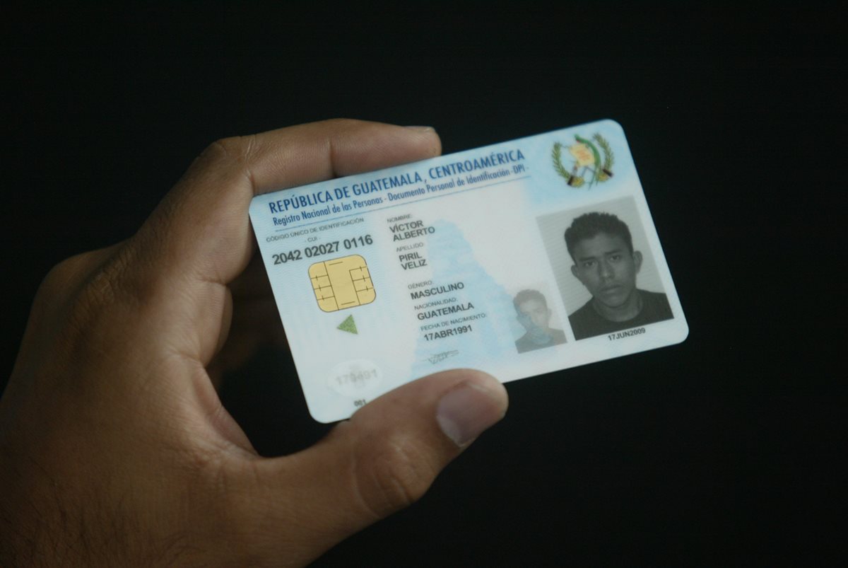 El DPI es el único documento de identificación válido en Guatemala. (Foto Prensa Libre: Hemeroteca PL)