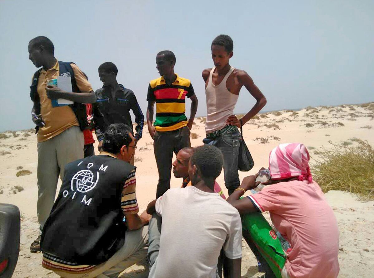 La OIM entrevista a sobrevivientes de grupo que fue lanzado al mar por traficantes en Yemen. (Foto Prensa Libre: EFE)