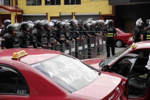 El Gobierno de Costa Rica instó a Uber el martes pasado a abandonar las operaciones en el país hasta que no se regule la actividad por medio de una ley. (Foto Prensa Libre: EFE)