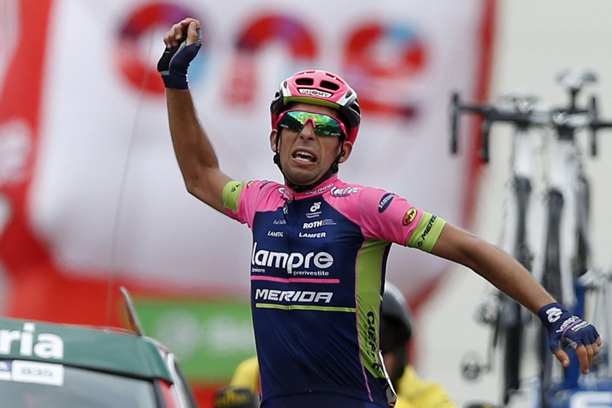 El ciclista portugués del equipo Lampre, Nelson Oliveira se proclama vencedor de la decimotercera etapa de la Vuelta Ciclista a España. (Foto Prensa Libre: AP)
