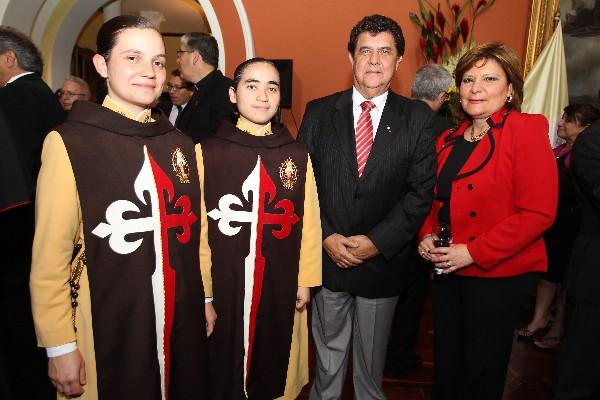 Mónica Pérezcanto, Tatiana Castillo, Julio César Méndez y Silvia de Paiz. (Foto Prensa Libre: Edwin Castro)