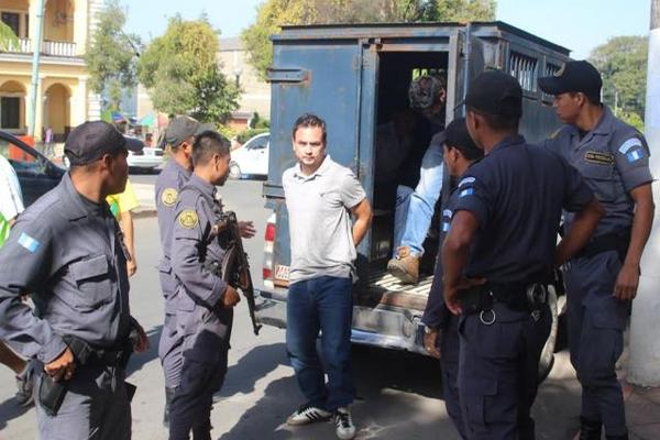 Jason Amrando Yánez al llegar al Juzgado. (Foto Prensa Libre: Martín Tax)