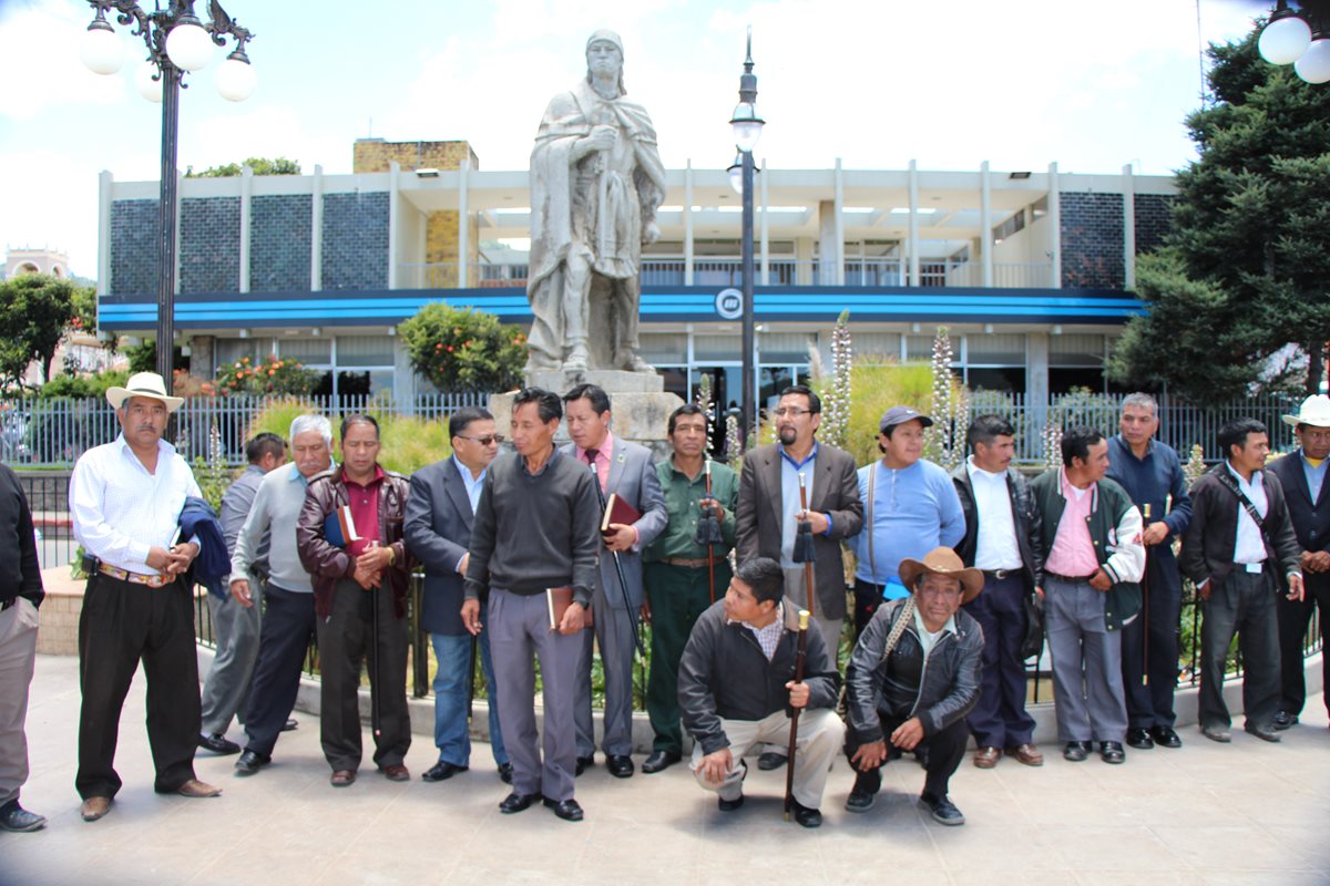 Autoridades comunitarias de Totonicapán anuncian concentraciones para exigir la renuncia del presidente Otto Pérez. (Édgar Domínguez)