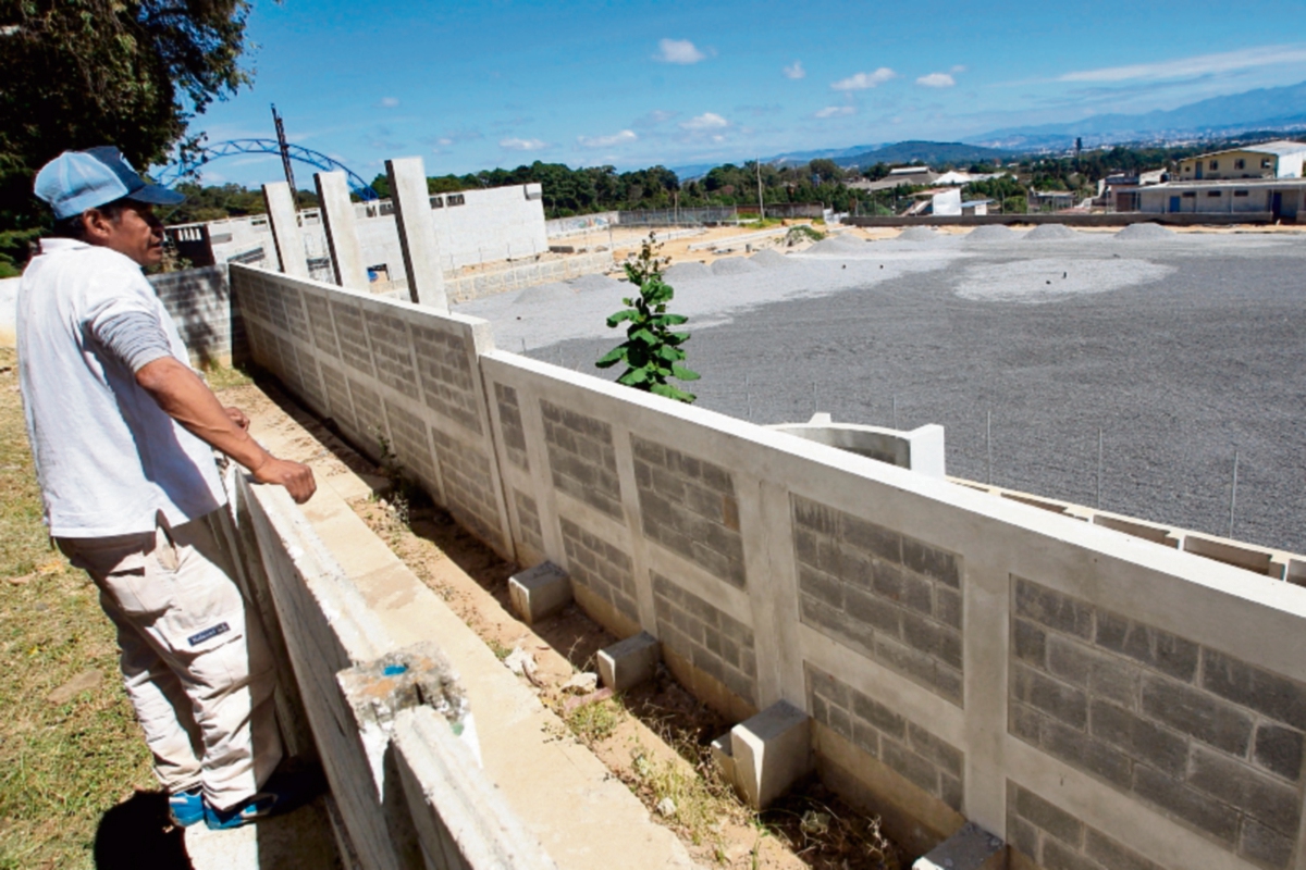 El estadio de Mixco quedó inconcluso y fue una de las obras grandes que prometió Otto Pérez Leal.