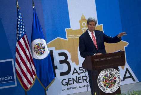 John Kerry habla durante la sesión plenaria de la OEA en Antigua. (Foto Prensa Libre: EFE)