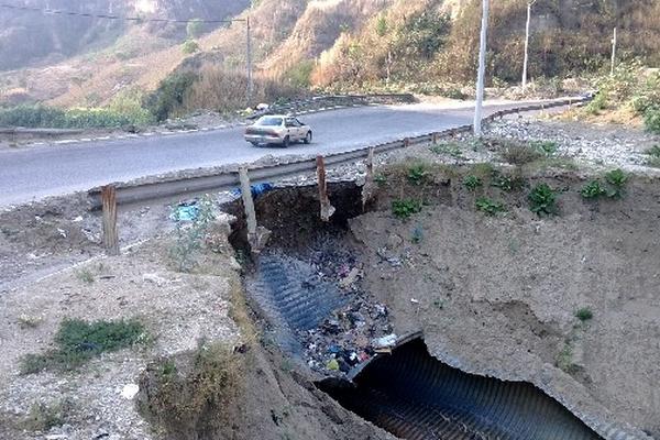 EL PUENTE de ingreso a Ciudad Peronia está a punto de colapsar. Las autoridades dicen que construirán otro.