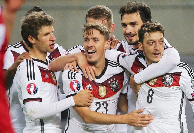 Max Kruse celebra el 2-1 de Alemania (Foto Prensa Libre: EFE)