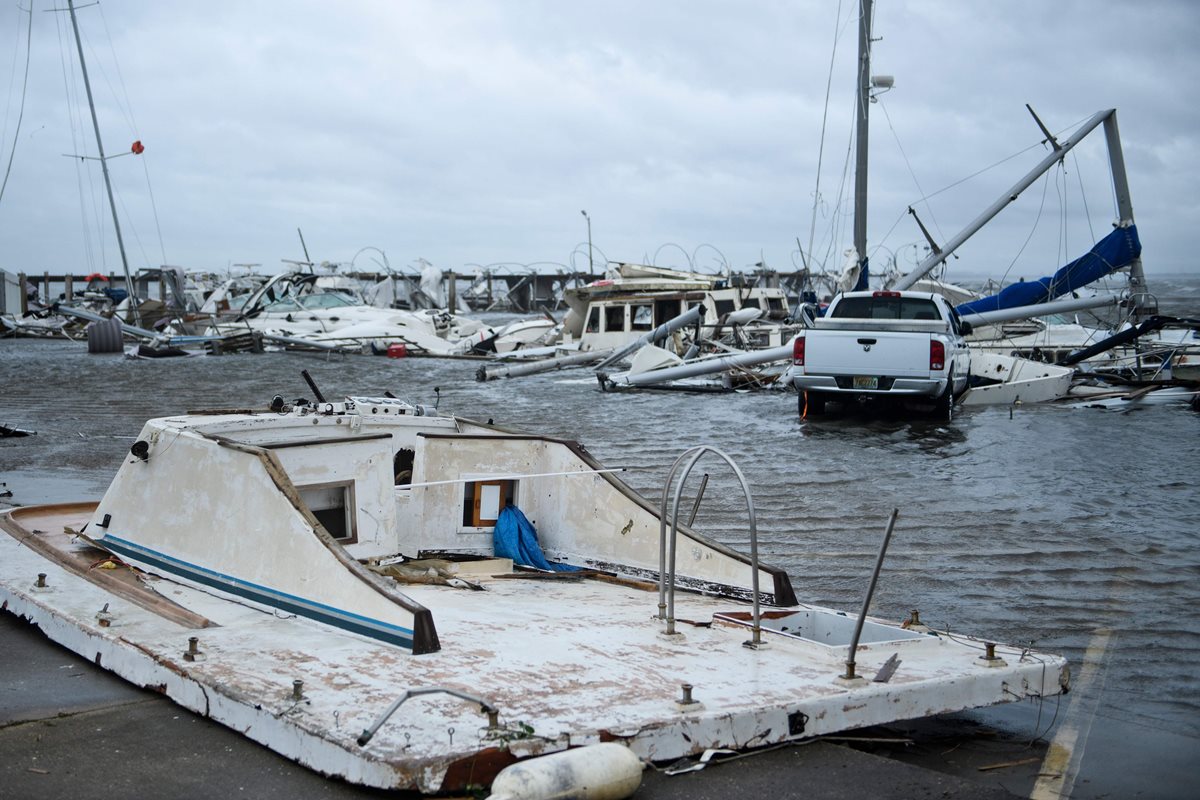 El huracán Michael dejó cuantiosos daños a su paso por Florida. (Foto Prensa Libre: AFP)