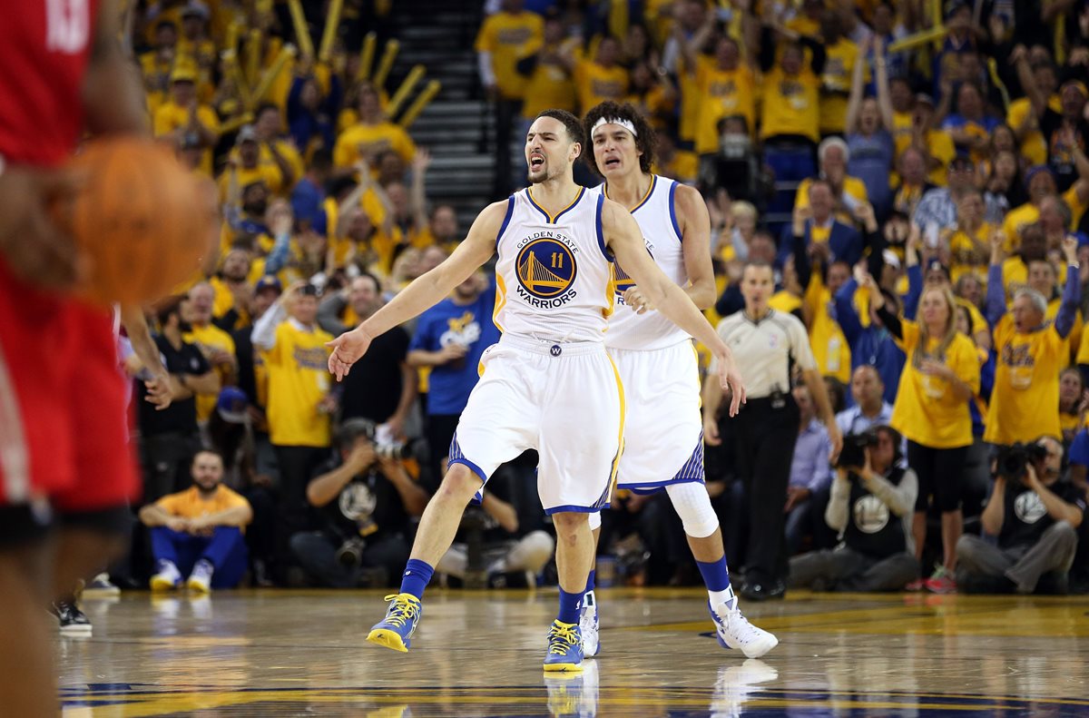 Los Warriors superaron 114-81 a los Rockets de Houston (serie 4-1) y avanzaron a semis de la Conferencia Oeste. (Foto Prensa Libre: AFP)