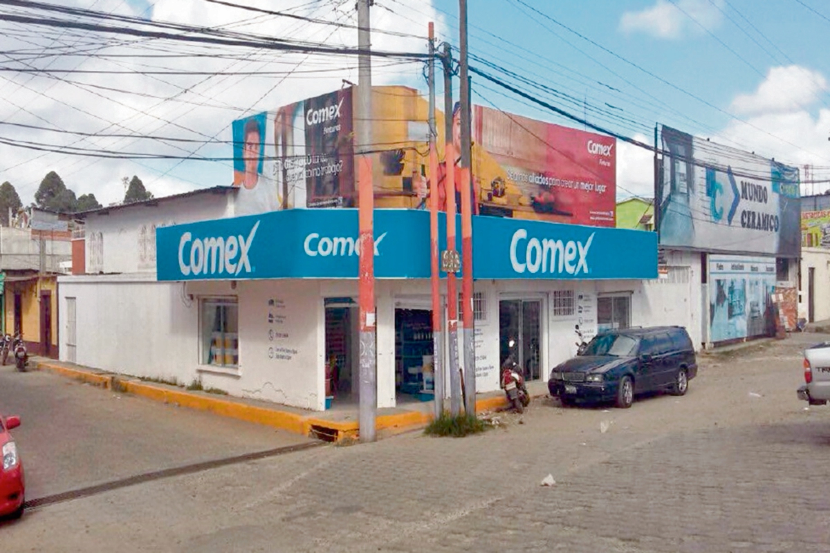 Fachada de la tienda Comex en la zona 4 de Chimaltenango