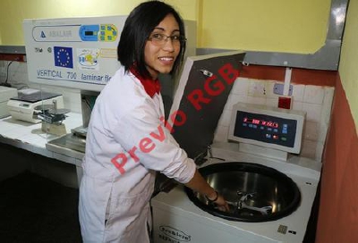 Centrifugadora que fue donada al Hospital Regional de Cobán, Alta Verapaz. (Foto Prensa Libre: Eduardo Sam)