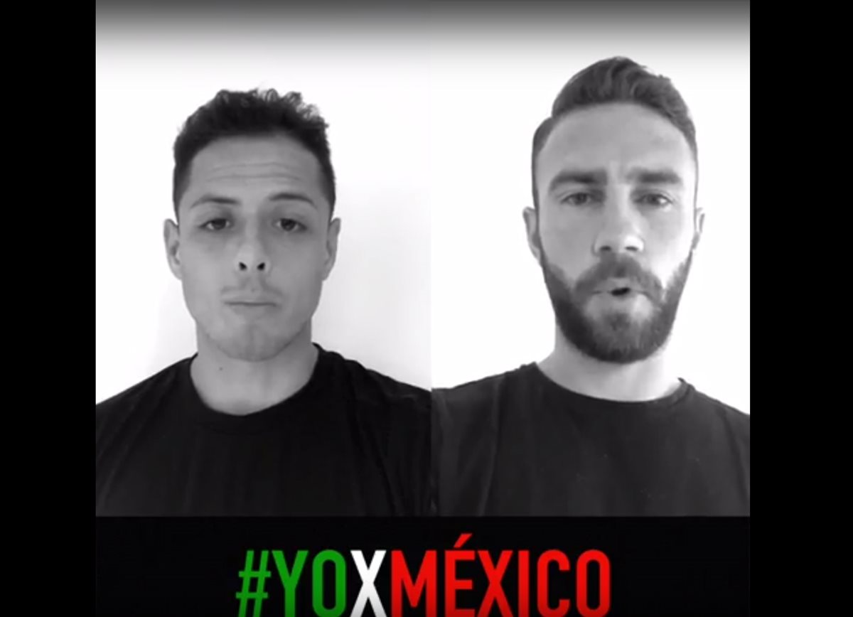 Los futbolistas mexicanos, Chicharito Hernández y Miguel Layún, se solidarizan con sus compatriotas luego del terremoto en México. (Foto Prensa Libre: cortesía YouTube)
