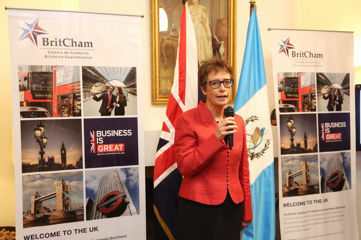 La embajadora de Reino Unido en Guatemala, Carolyn Davidson, presentó la Cámara de Comercio Británica-Guatemalteca (Britcham), en la zona 14 capitalina. (Foto Prensa Libre: Cortesía)