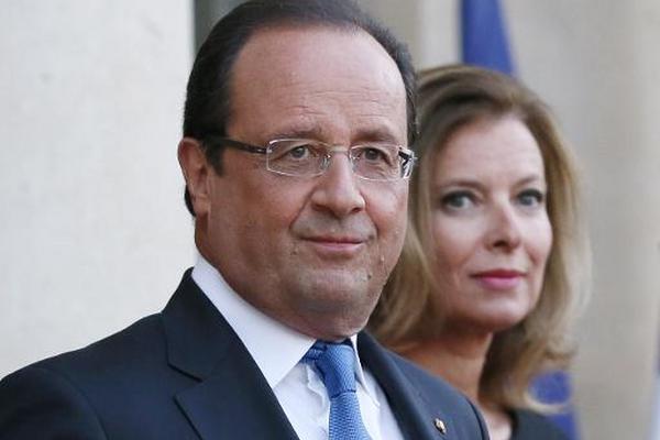 El presidente de Francia Francois Hollande y su expareja Valerie Trerweiler, en París. (Foto Prensa Libre: AFP).