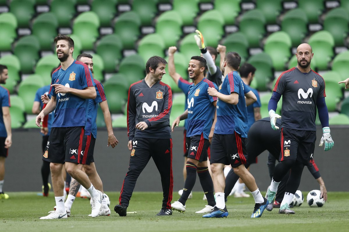 España realiza su entrenamiento previo al partido contra Irán. (Foto Prensa libre: AFP)