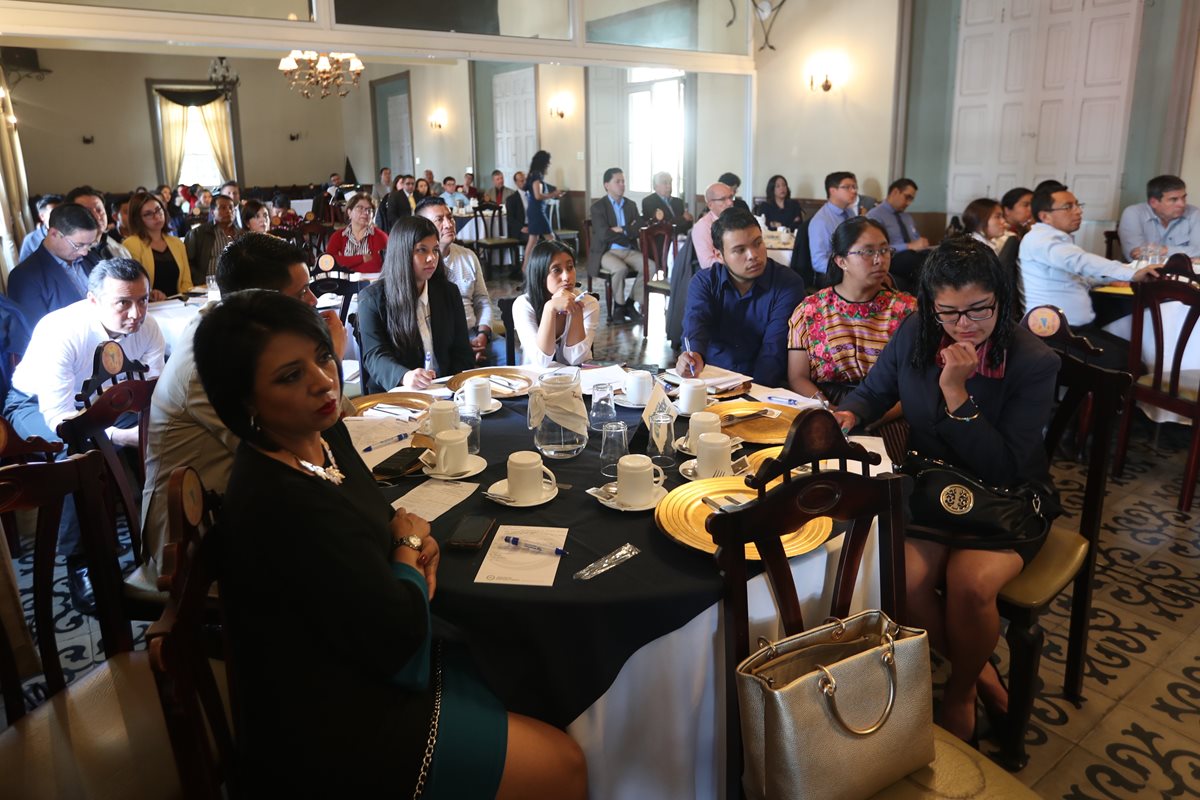 Más de 100 personas participaron en el Encuentro de Empresas Familiares de Quetzaltenango. (Foto Prensa Libre: Fred Rivera)
