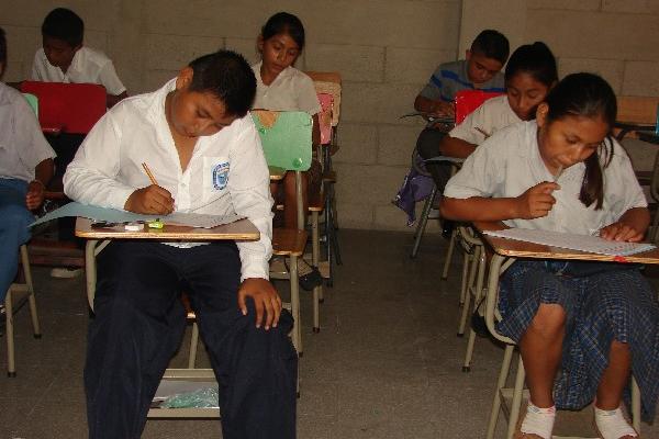 estudiantes, durante  concurso.